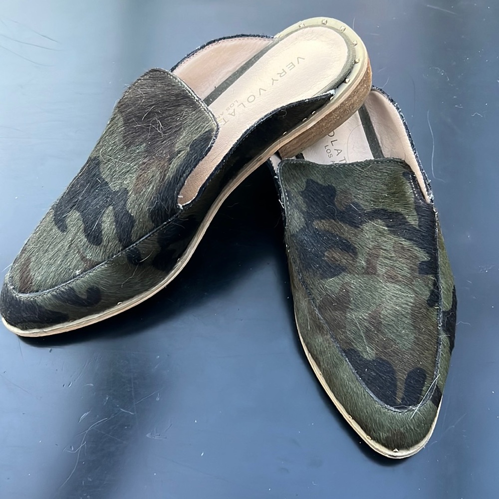 Very Volatile Mohair Camo Mules Loafers size 6